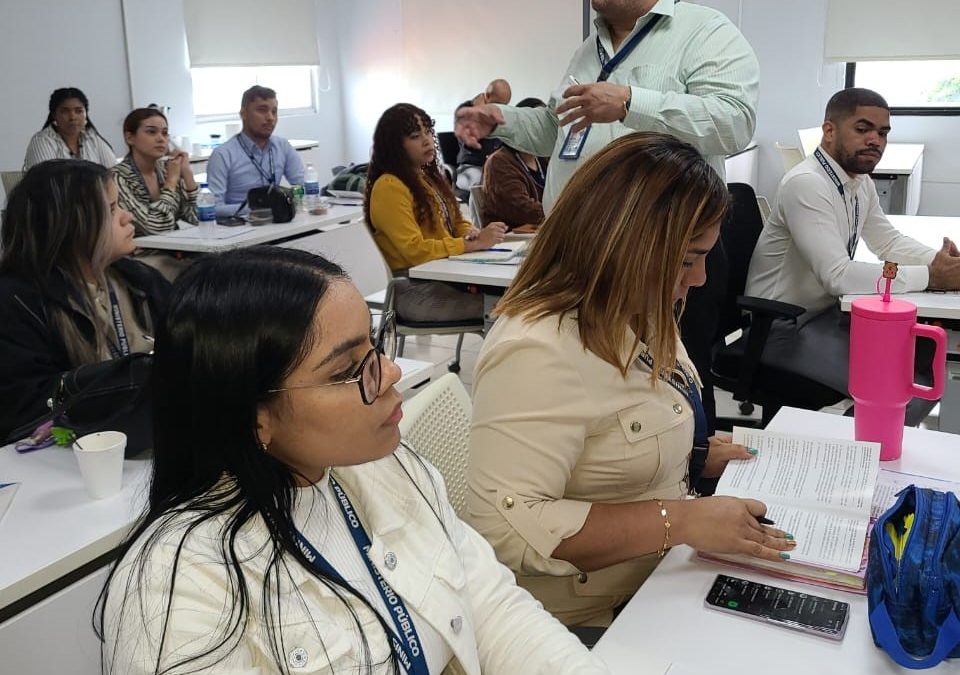 Realizan seminario sobre la atención al público y acceso a la justicia