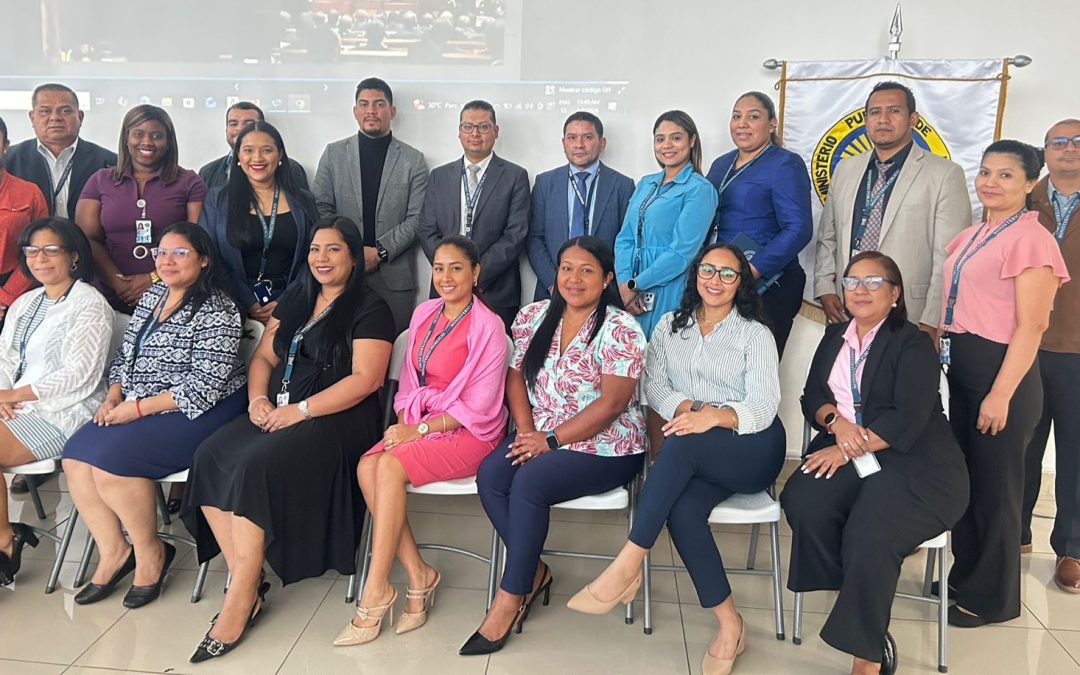 Capacitan a fiscales de la Fiscalía Especializada Anticorrupción en la fase intermedia del proceso penal