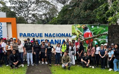 Estudiantes de las carreras técnicas superiores participan de la actividad académica en el Parque Nacional Soberanía