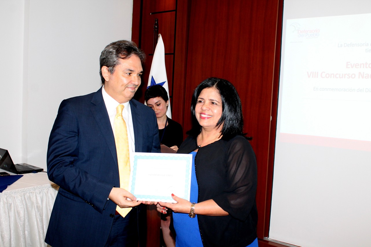 Fiscal Geomara Guerra Miranda recibe reconocimiento