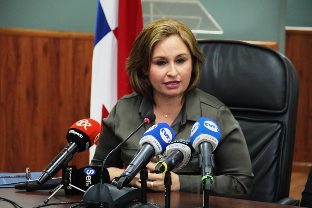 Procuradora presenta a medios informe de gira a Europa