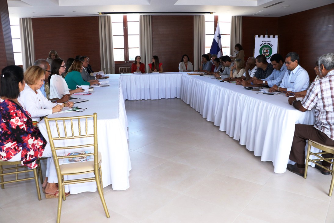 Presentan avances en investigaciones al Comité de Familiares de Asesinados y Desaparecidos durante la dictadura Militar en Panamá