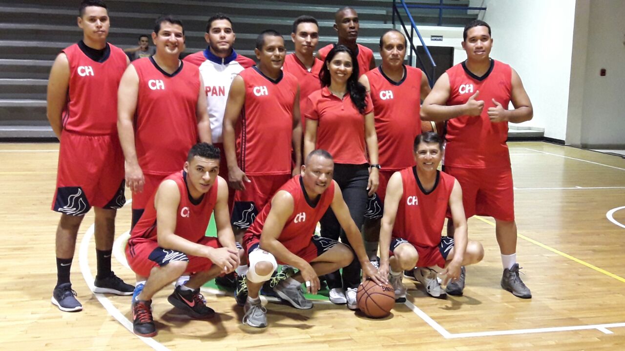 Funcionarios del Ministerio Público demuestran sus destrezas en el baloncesto