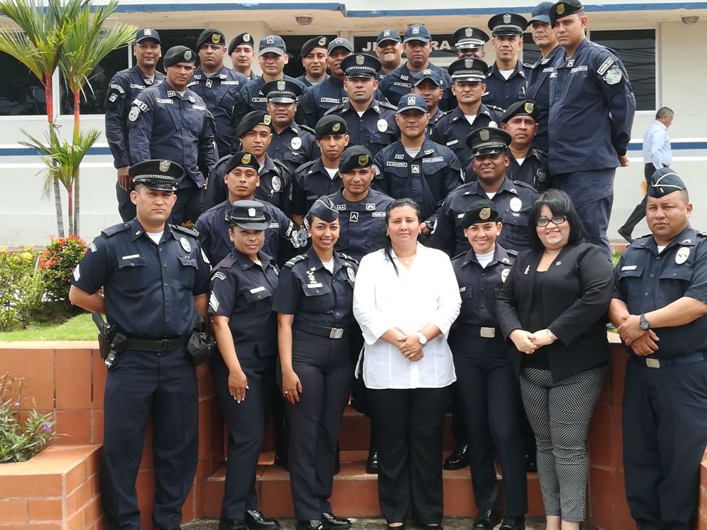 Unidades policiales de La Chorrera refuerzan conocimientos sobre «Primer Interviniente» del SPA