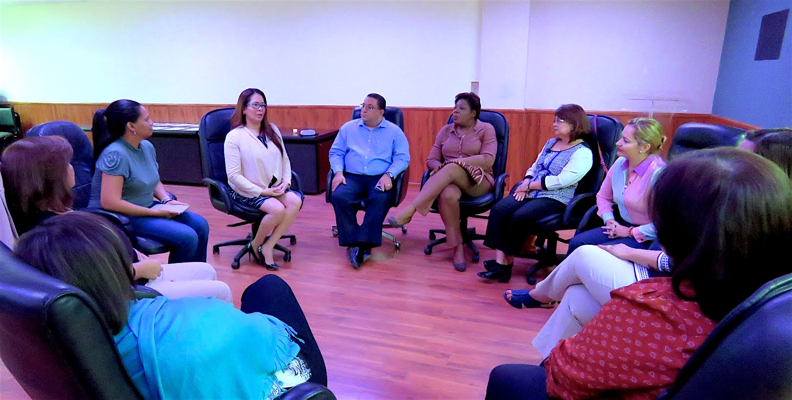 Fiscales Superiores participan de sesión de relajación y manejo del estrés