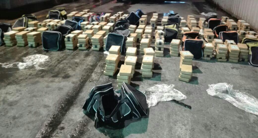En allanamiento decomisan 568 paquetes de presunta droga dentro de un contenedor en Colón