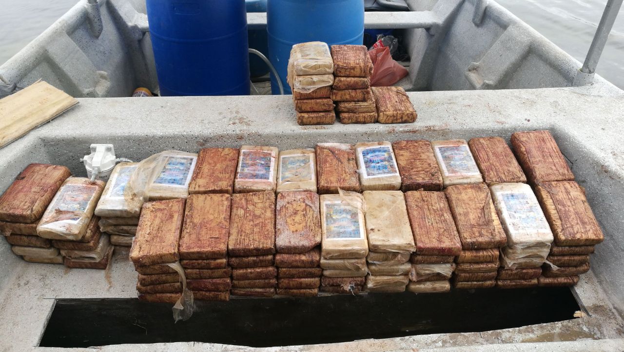 Decomisan 126 paquetes de presunta droga dentro de una lancha que transitaba en Guna Yala