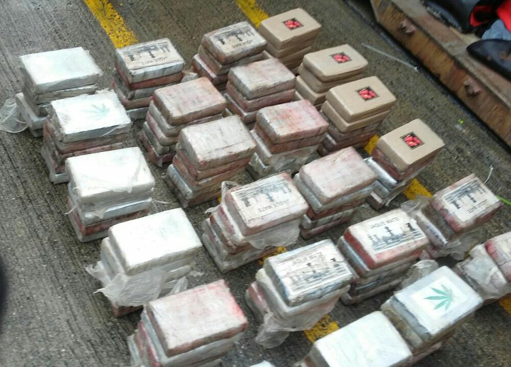 Decomisan 120 paquetes de presunta droga dentro de un contenedor en Colón