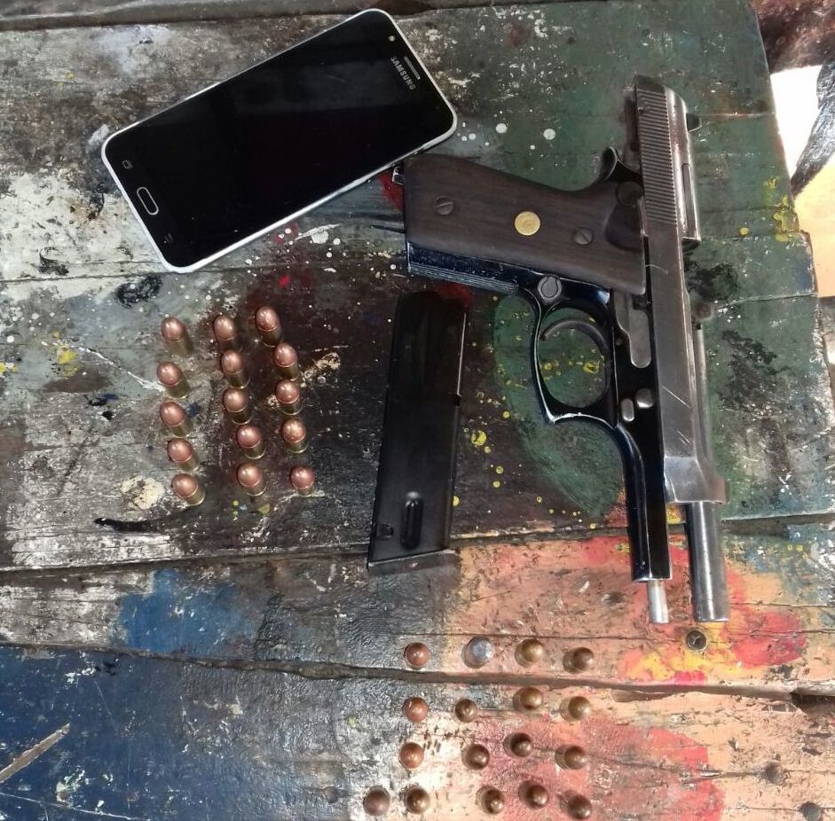 Durante allanamiento en Colón aprehenden a un ciudadano y decomisan un arma de fuego