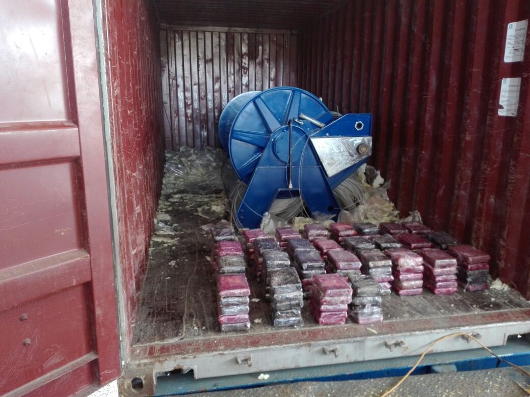 Decomisan 139 paquetes de droga dentro de un contenedor en Colón