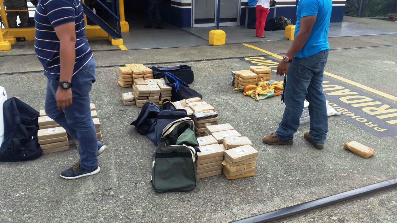 Fiscalía de Drogas en conjunto con el Senan realizan decomiso de 340 kilos de droga