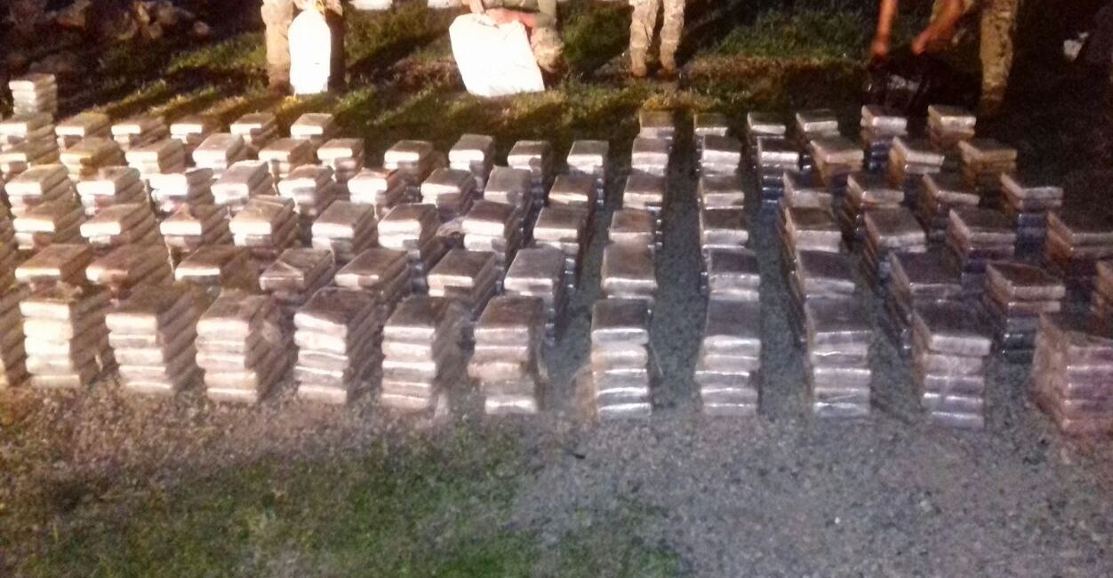 Encuentran 934 kilos de droga dentro de una embarcación