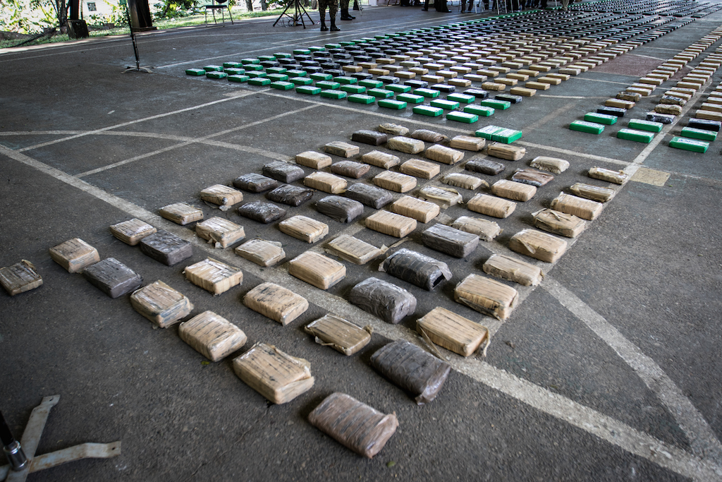 Fiscalía de Drogas en conjunto con SENAN y SENAFRONT dan con el hallazgo de 1,941 paquetes de cocaína y 61 de marihuana en Jaqué