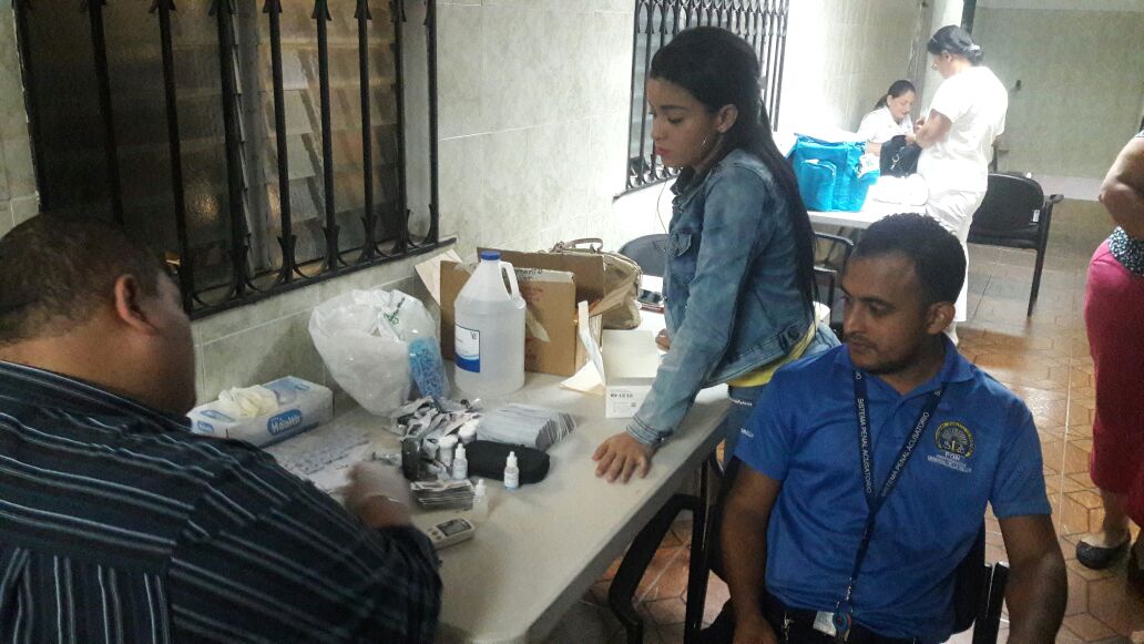 Colaboradores de Veraguas se benefician de feria de salud