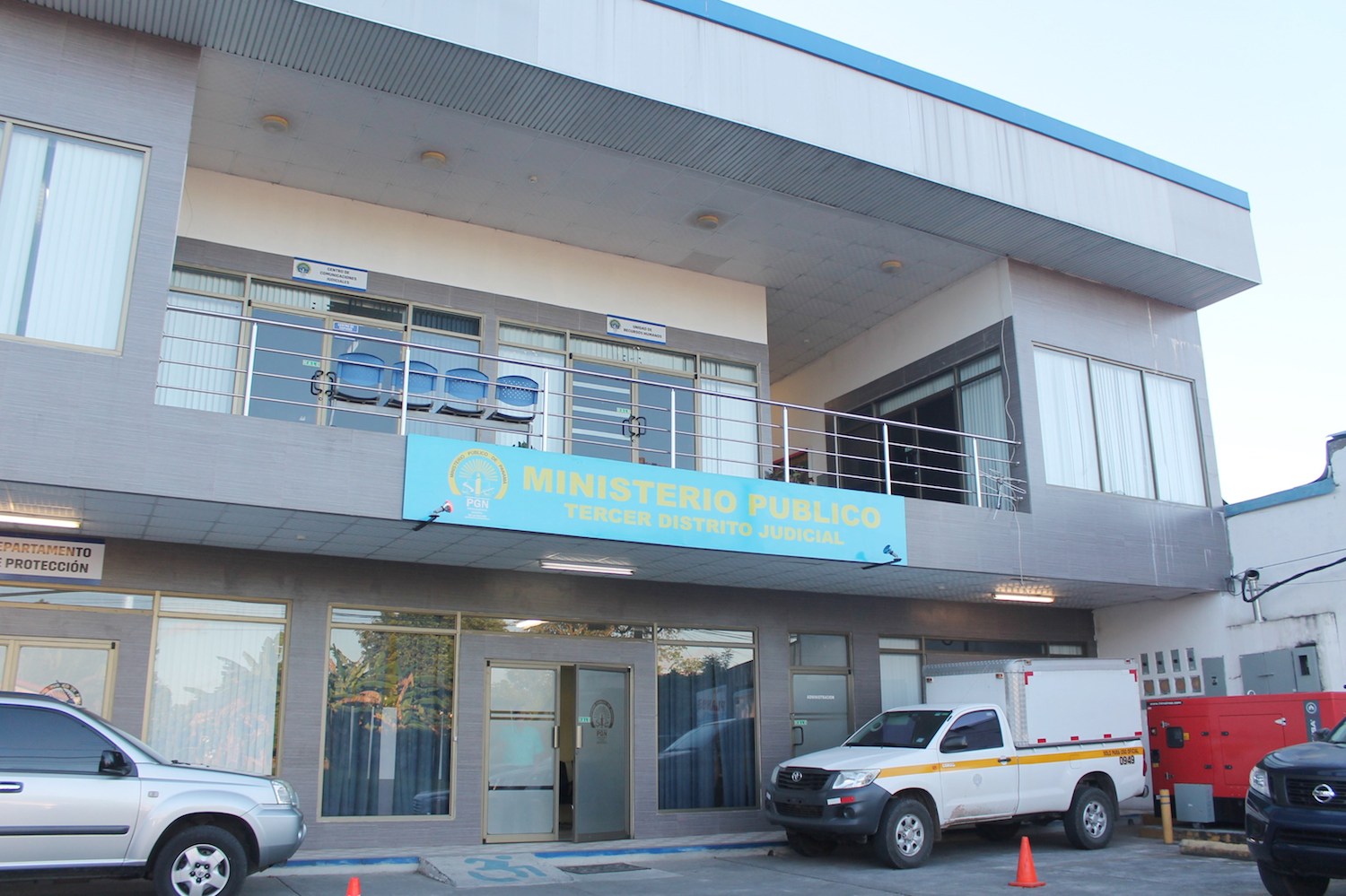 Ordenan detención provisional a dos personas por robo agravado en Boquerón
