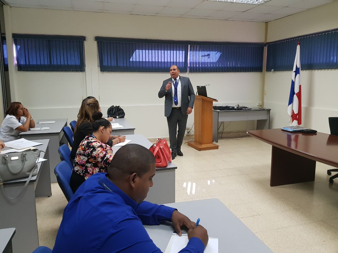 Se dicta curso sobre Derechos Humanos