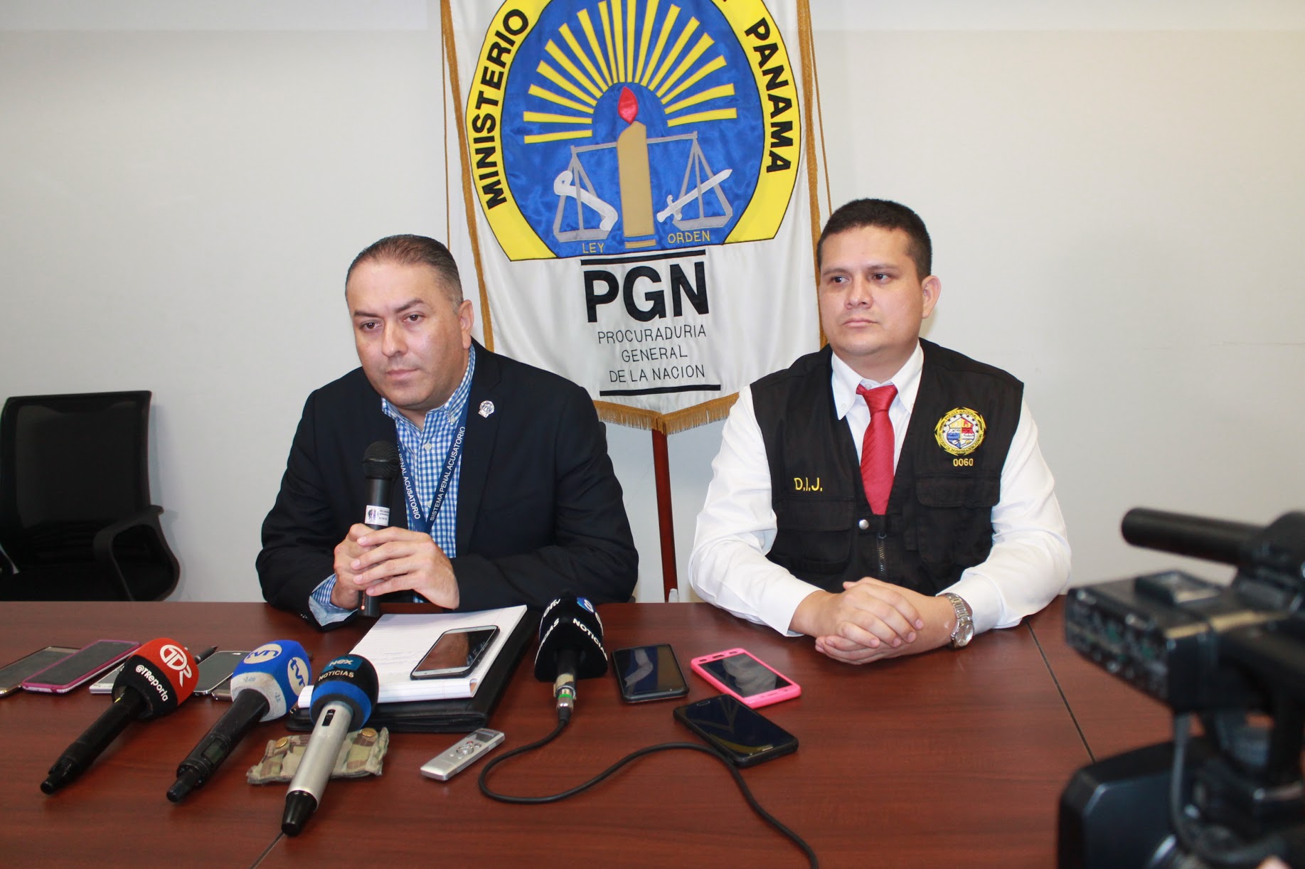 Aprehenden a tres personas por su presunta vinculación con crimen de unidad policial