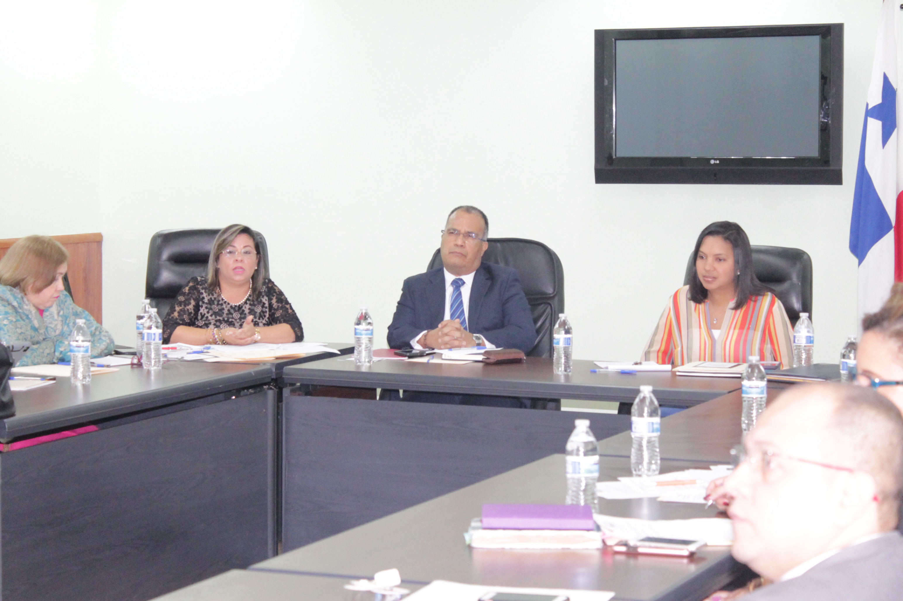 Reunión estratégica de seguimiento sobre los avances de la Descarga, Gestión Fiscal del SPA en el área metropolitana