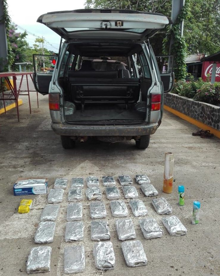 Decomisan en Darién 28 paquetes de sustancias ilícitas que estaban escondidos en un vehículo