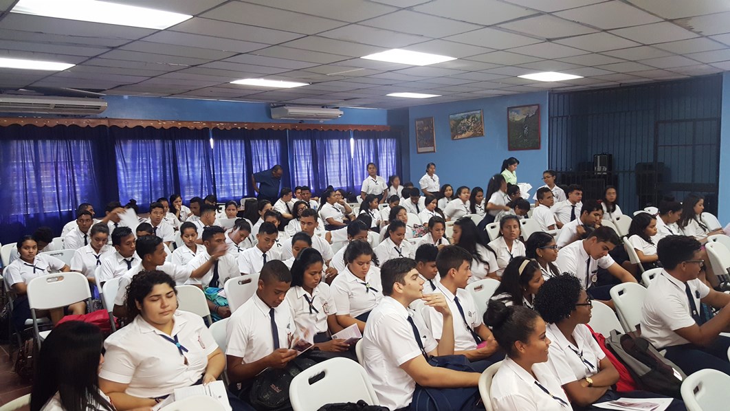 Secretaría de Derechos Humanos realiza conversatorio con estudiantes del Instituto Urracá