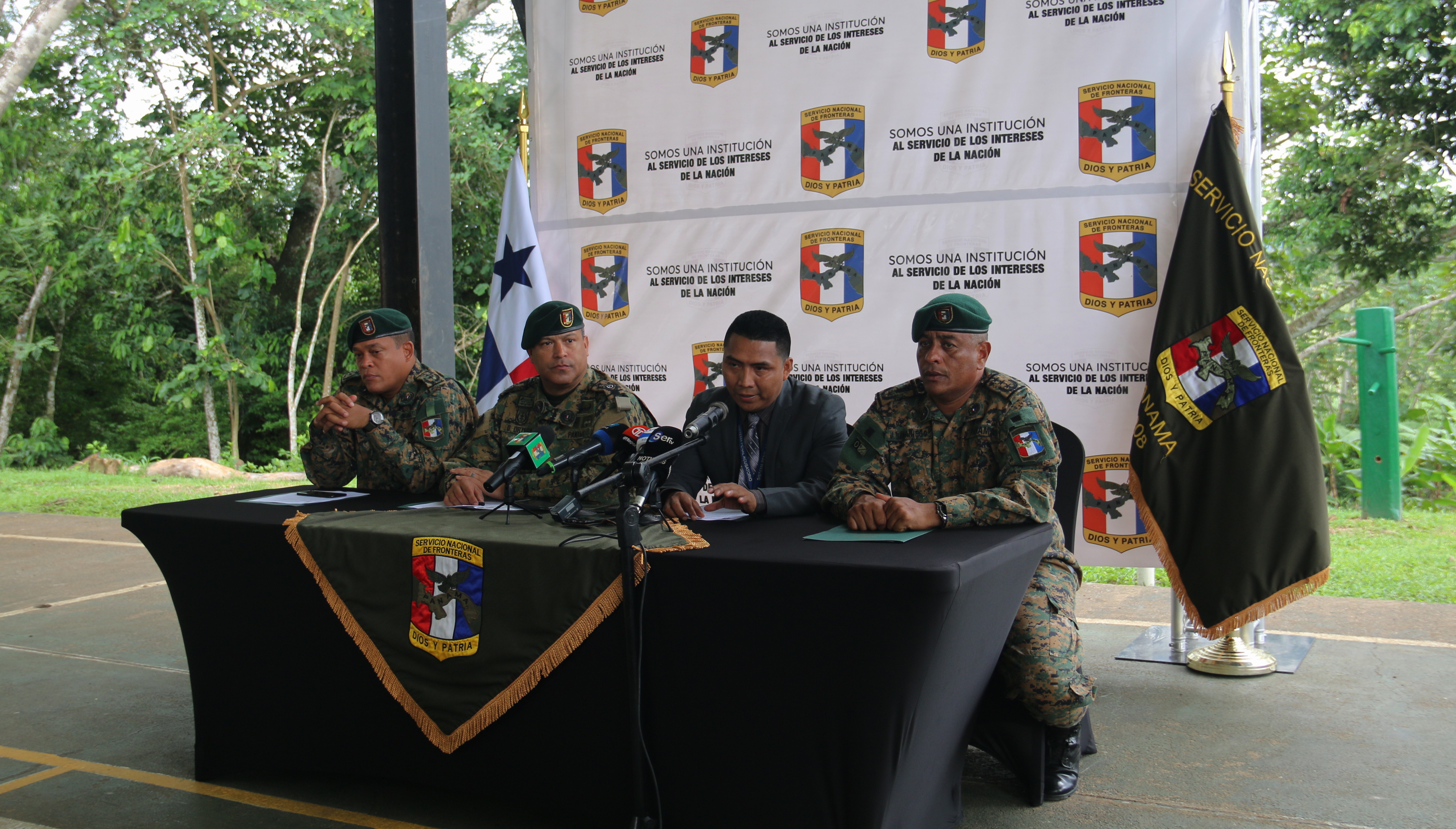 Decomisan 35 paquetes de drogas, armas, municiones, dinero en efectivo y aprehenden a un ciudadano extranjero en Darién