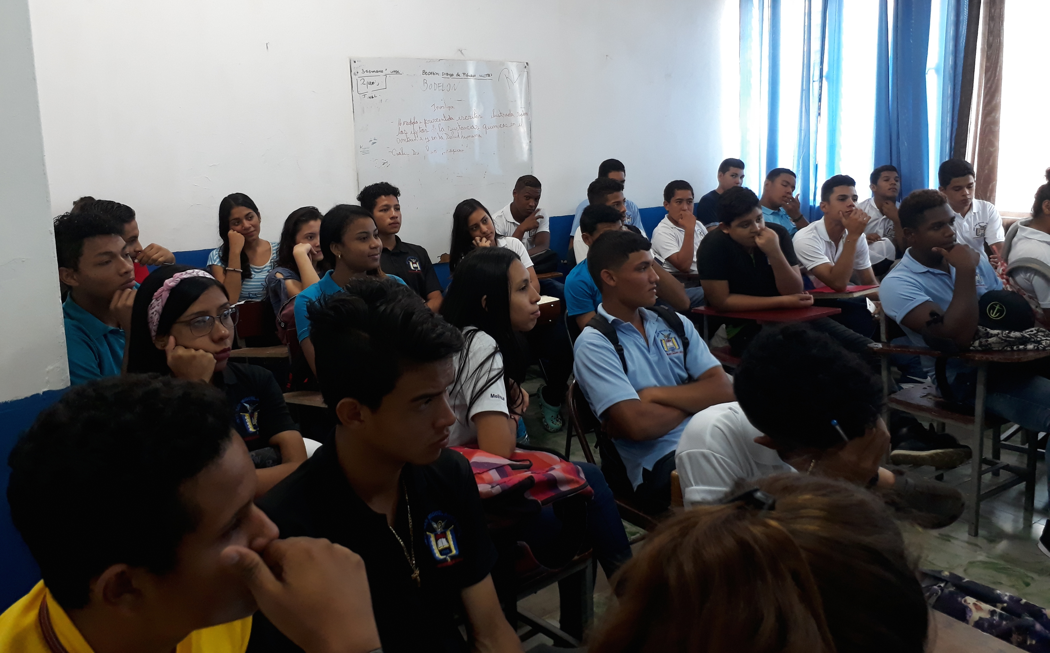 Jóvenes estudiantes azuerenses reciben capacitación sobre prevención de uso de drogas