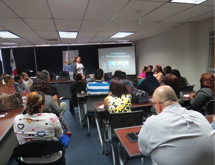 Oficina de apoyo a la Comisión de Carrera participa del seminario “La comunicación y relaciones interpersonales»