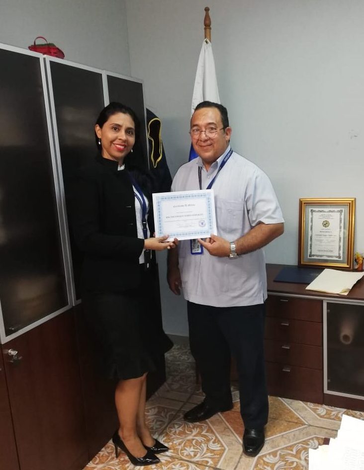 La coordinación de Recursos Humanos de Chiriquí extiende certificado al mérito