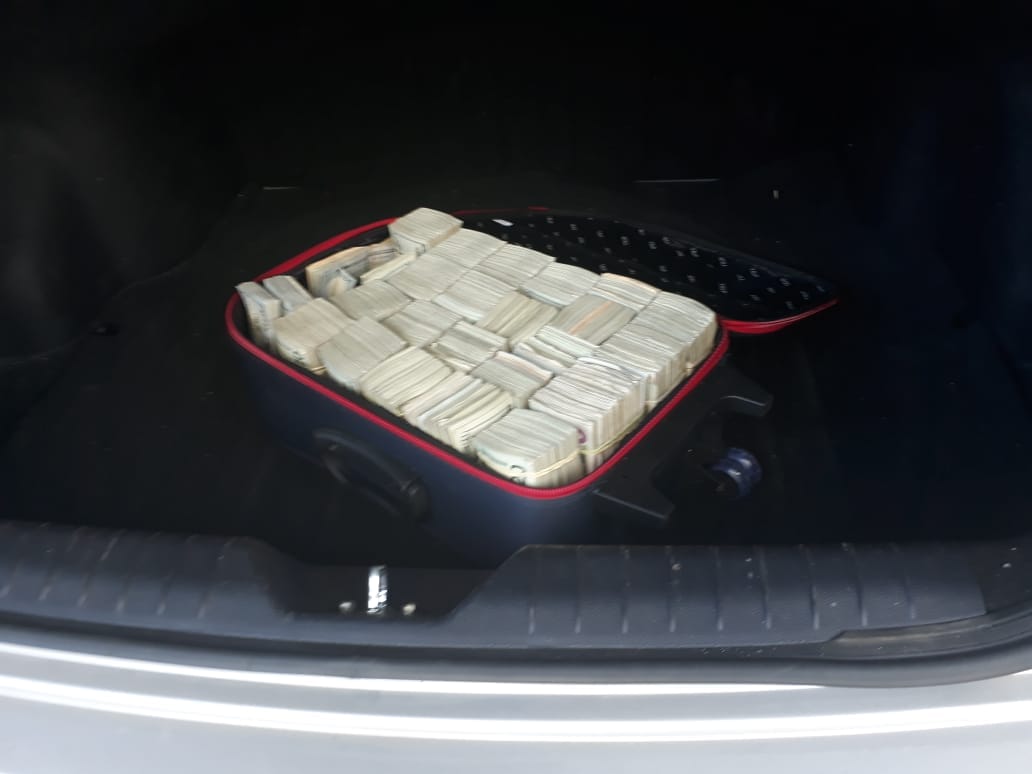 Se les ordena detención a dos ciudadanos por blanqueo de capitales