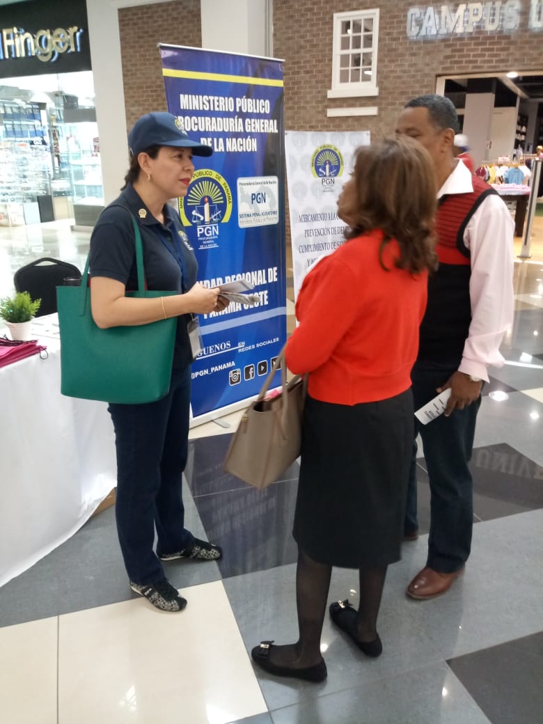 CONAPREDES distribuye volantes a la población de Panamá Oeste
