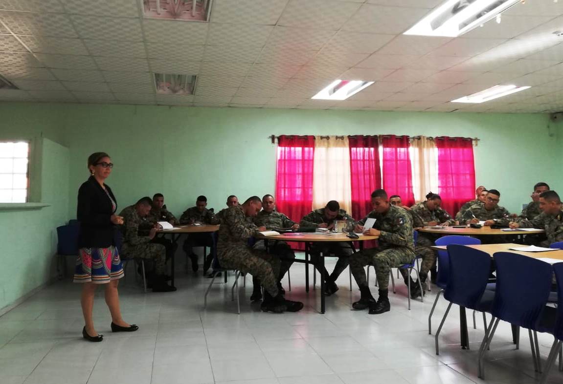 Capacitan a personal de Senafront de servicio en Paso Canoas