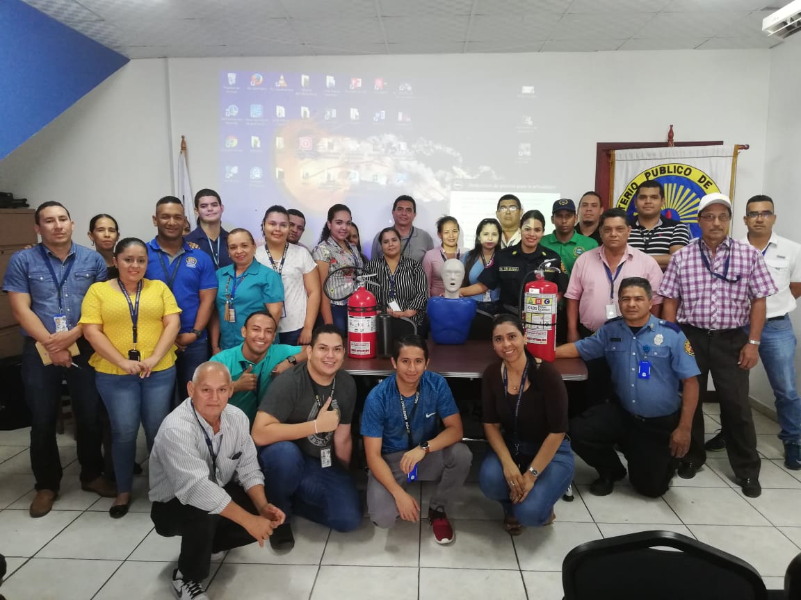 Colaboradores de la Fiscalía Regional de Chiriquí son entrenados en primeros auxilios y uso del extintor
