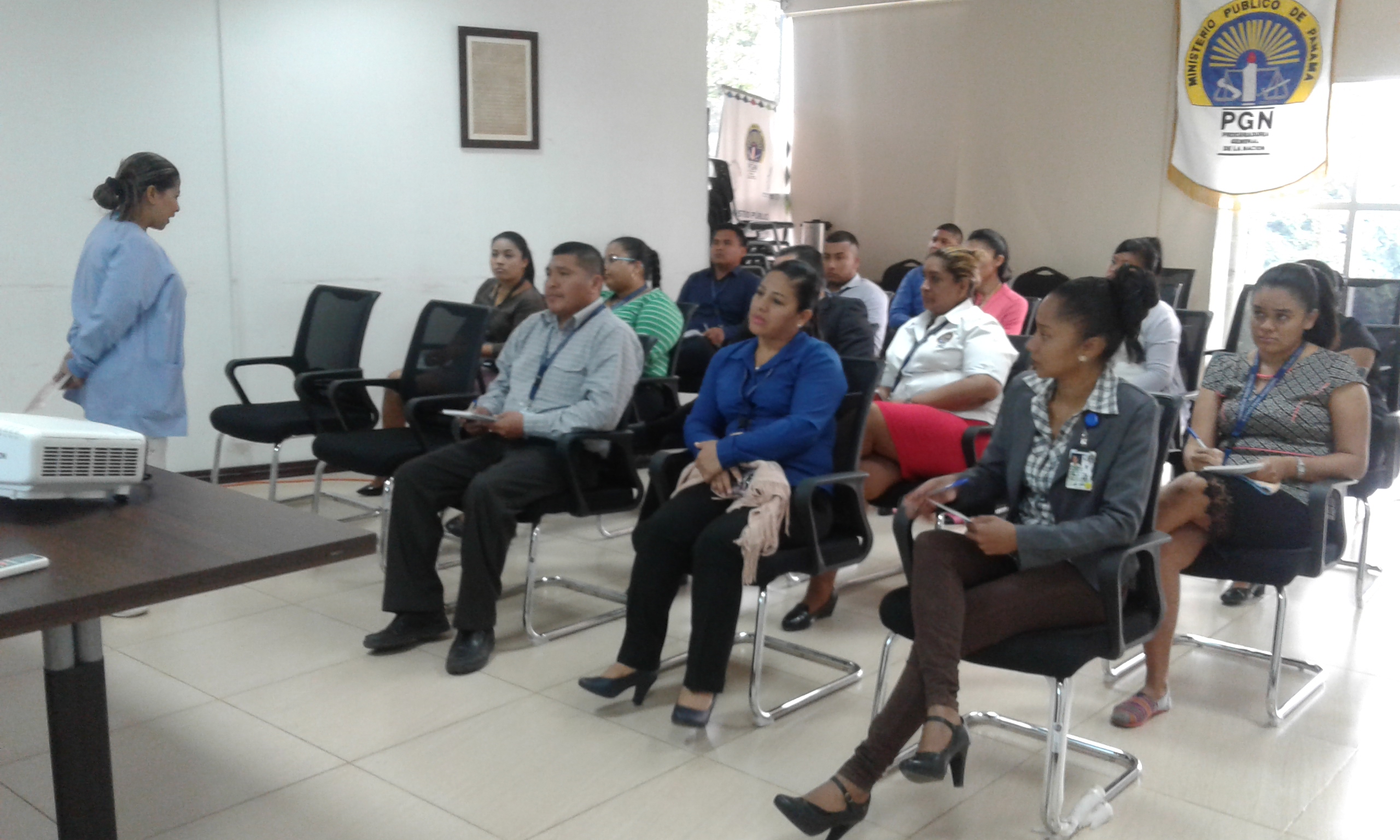 Capacitan a servidores públicos sobre «Ley de vacunación» en Bocas del Toro