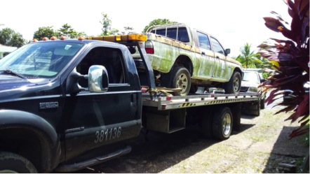 Vehículos inservibles son trasladados al vertedero de Cerro Patacón