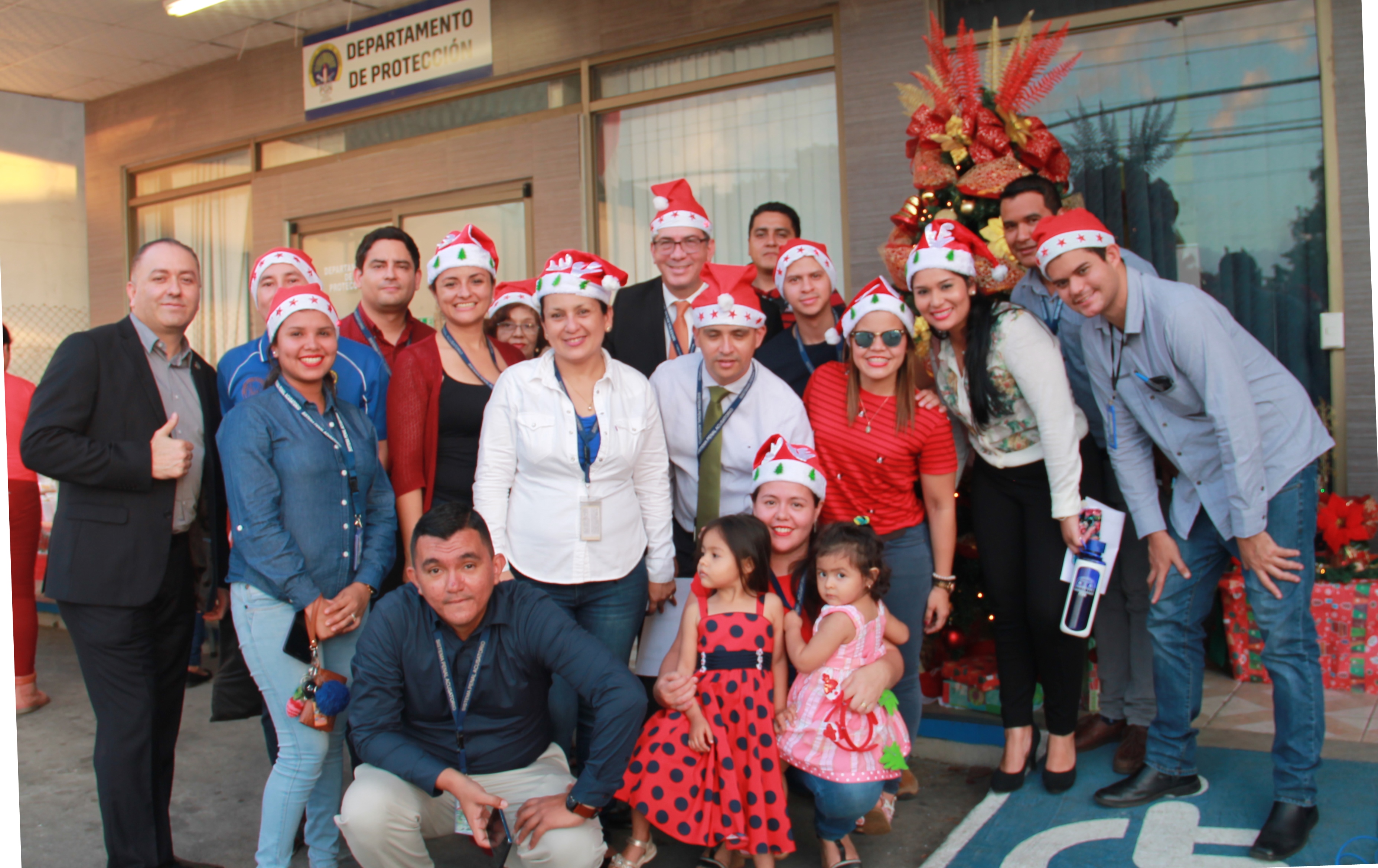 En Chiriquí, con cantos y ambiente festivo, realizan encendida de árbol de Navidad