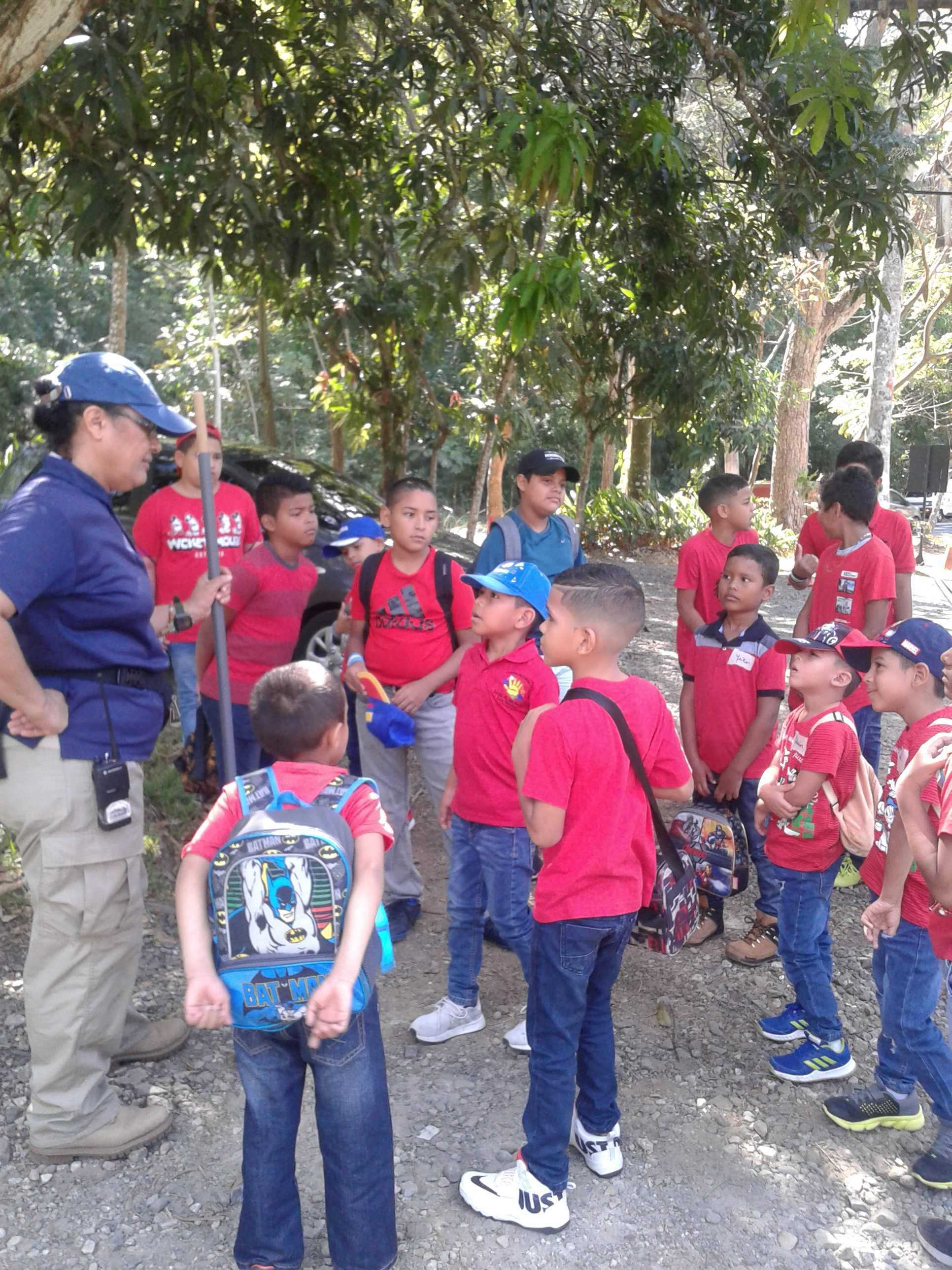 Hijos de los funcionarios de San Miguelito participan en taller