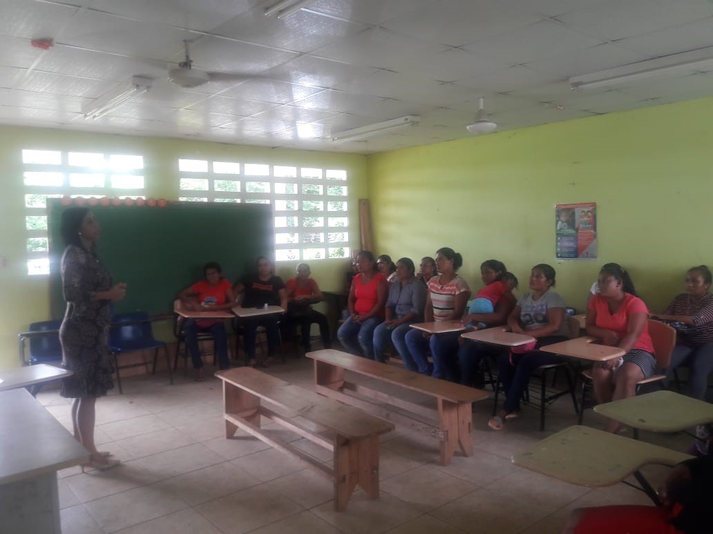 Jornada de capacitación sobre violencia doméstica a padres de familia de Charco Negro de La Mesa en la provincia de Veraguas