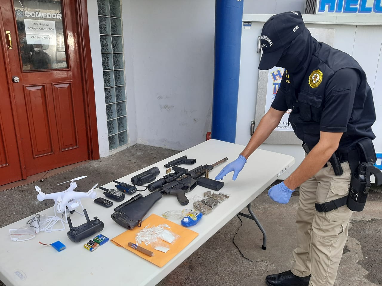 Un aprehendido, armas de guerra y drogas es el resultado de diversos allanamientos en La Chorrera