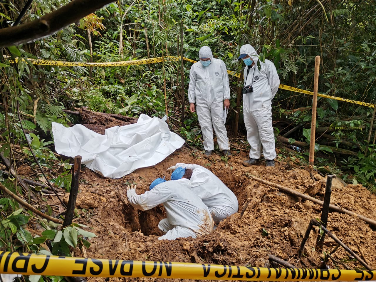 Ministerio Público exhuma restos óseos en fosa clandestina en la Comarca Ngäbe-Buglé