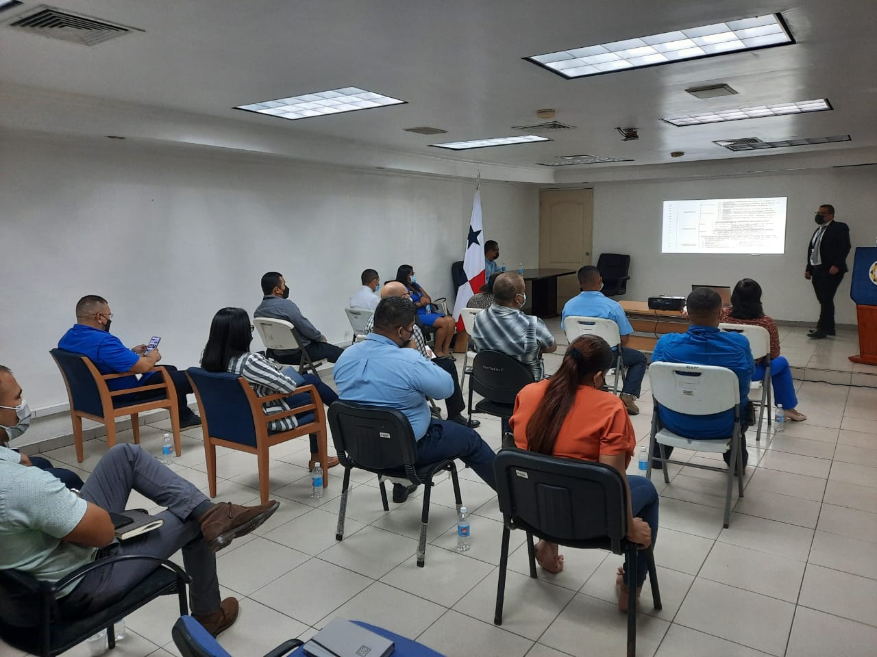 Fiscales colaboran con la capacitación de unidades de la DIJ