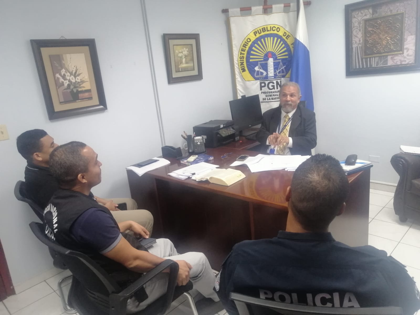    Fiscal Superior de Veraguas realiza reunión de coordinación con la Policía Nacional