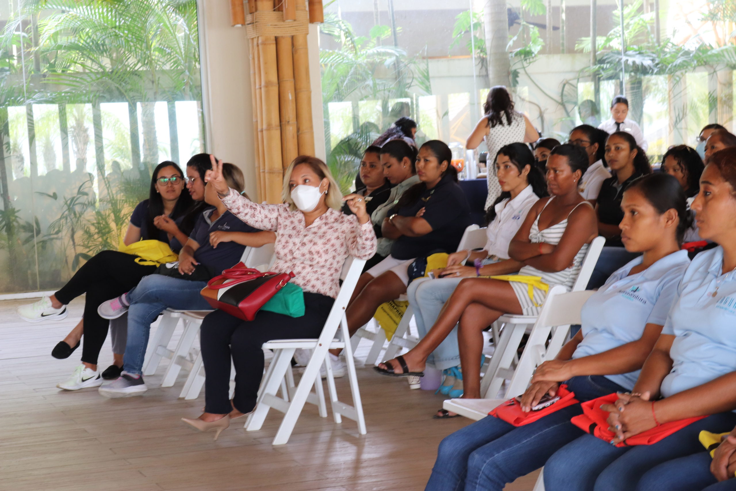 La Secretaría Ejecutiva de Conapredes, participa en conversatorio con colaboradores de Hotel Buenaventura y residentes de la comunidad de Río Hato