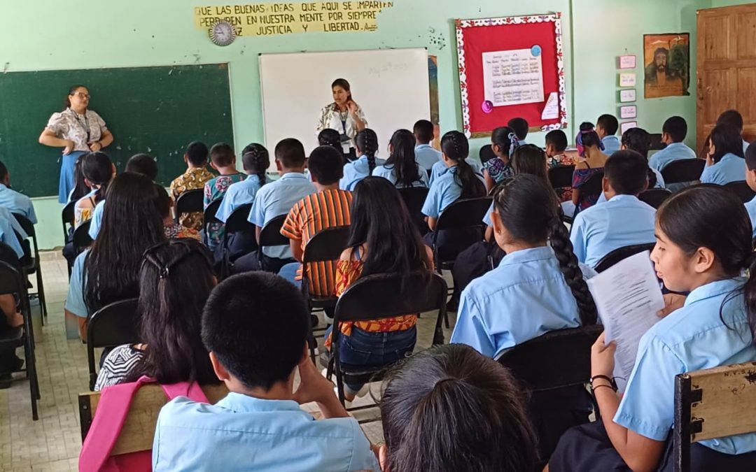 Ministerio Público dicta charla sobre la responsabilidad penal de los adolescentes