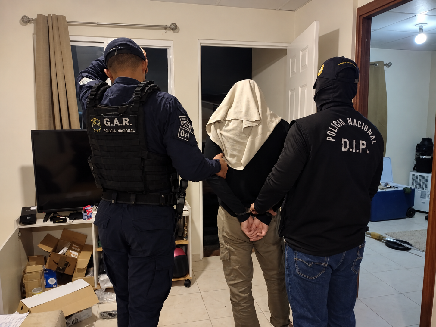 Fiscalía Regional de Panamá Oeste aprehende a un colombiano por delito relacionado con droga y posesión ilícita de arma en Arraiján