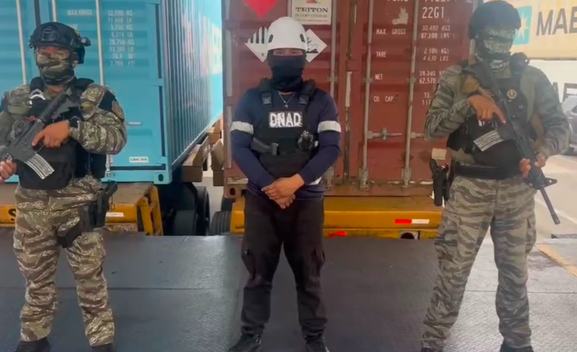 Fiscalía de Drogas incauta 70 paquetes con presunta sustancia ilícita en un puerto del Pacífico