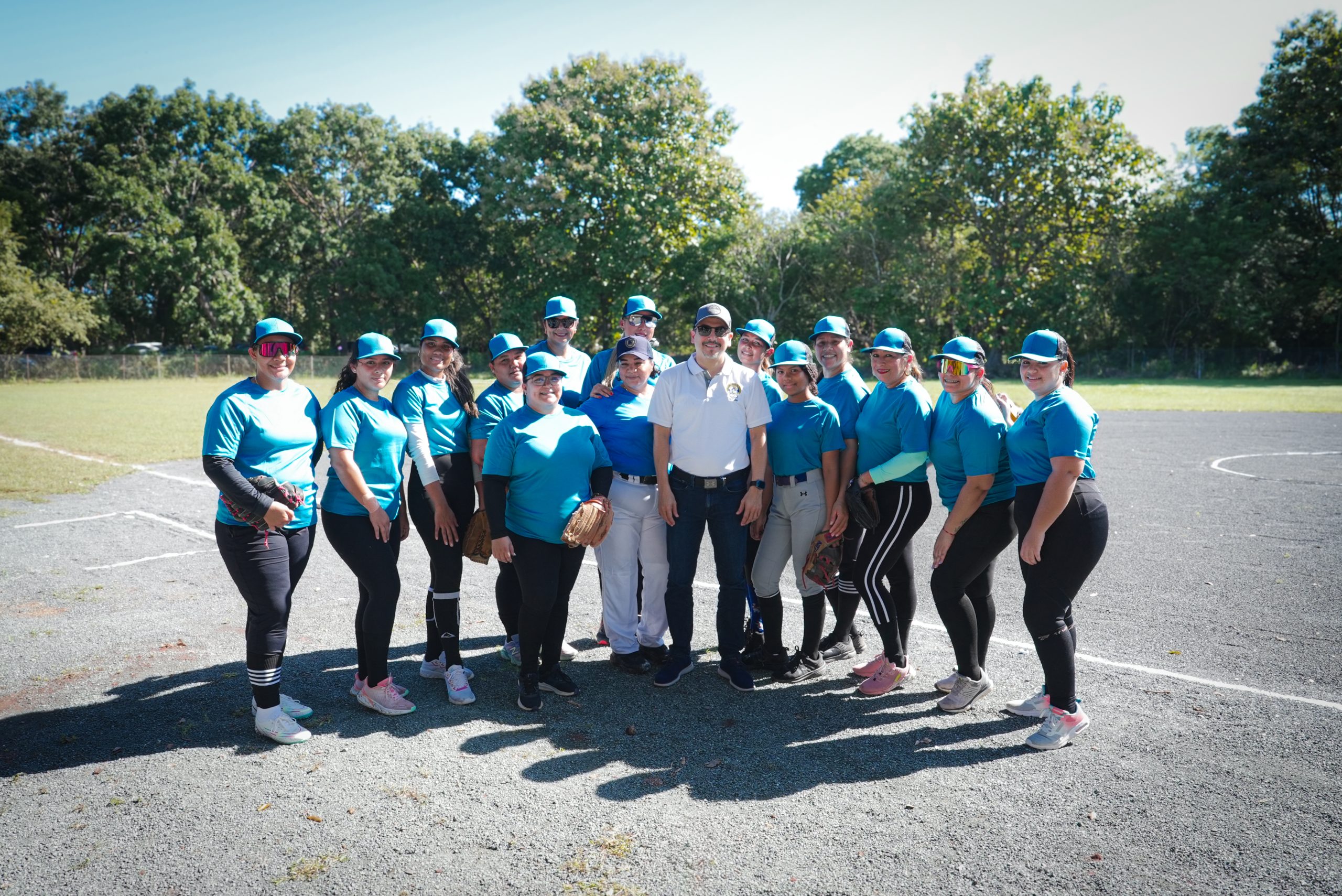 PGN inaugura convivio amistoso de softbol en Herrera