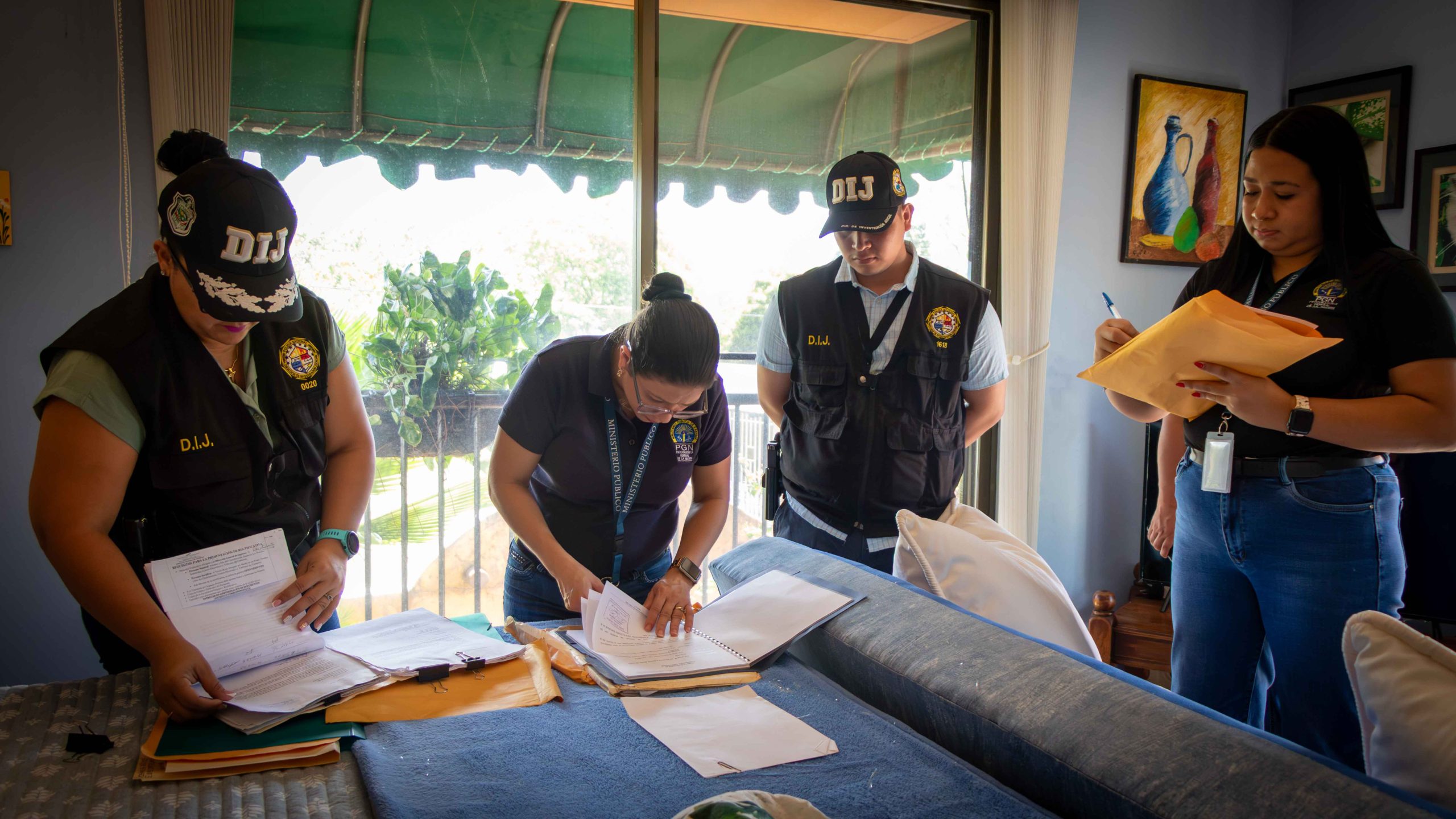 Fiscalía Anticorrupción allana residencias en investigación por el delito de peculado