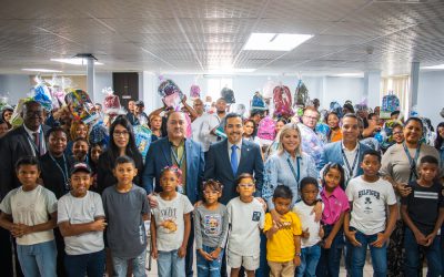 Entregan útiles escolares a funcionarios como parte del Proyecto Escolar 2026