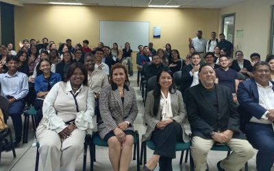 Estudiantes de la UIP participan en conversatorio sobre métodos alternos de resolución de conflictos
