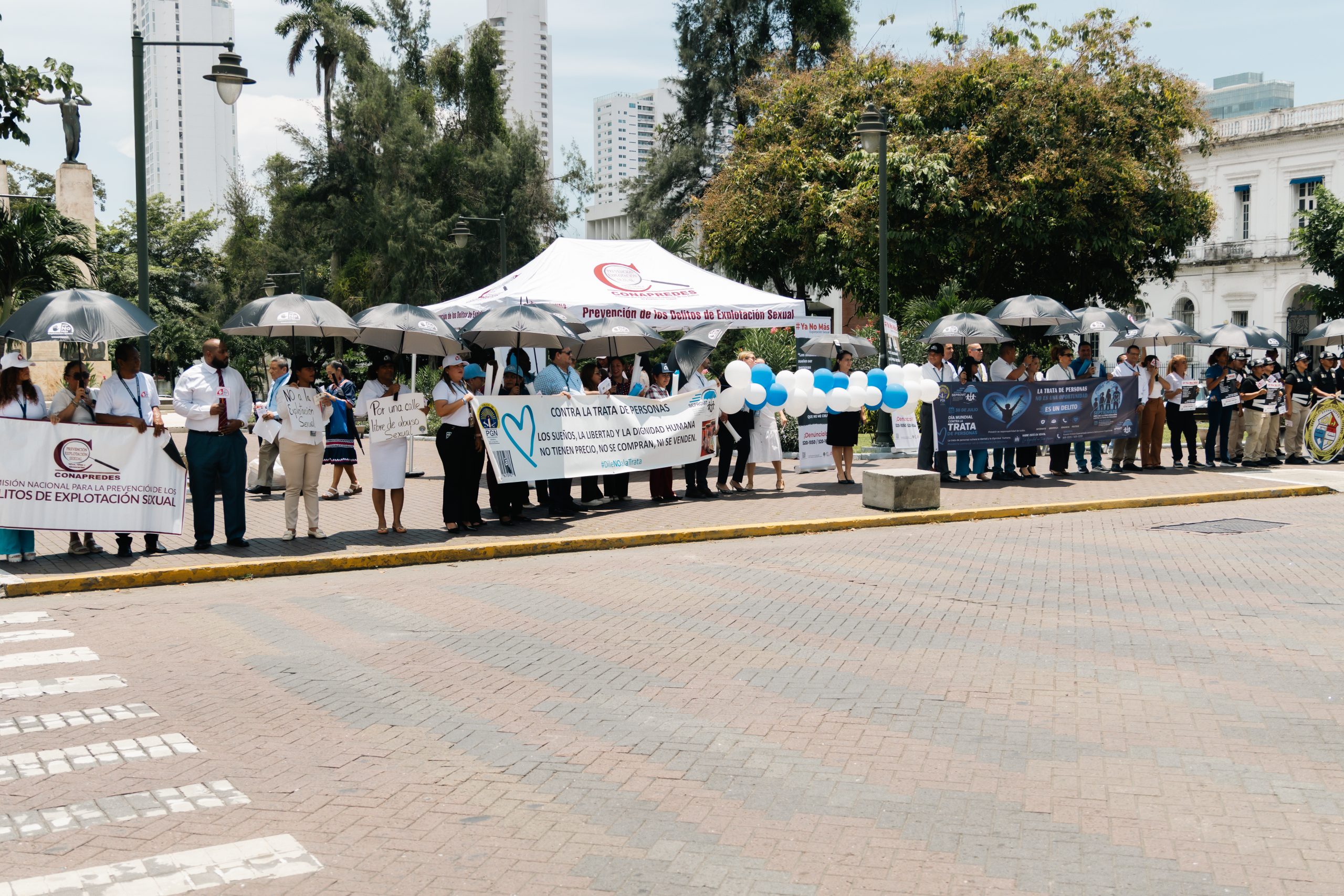 CONAPREDES realiza cadena humana para decir #YaNoMásExplotaciónSexual